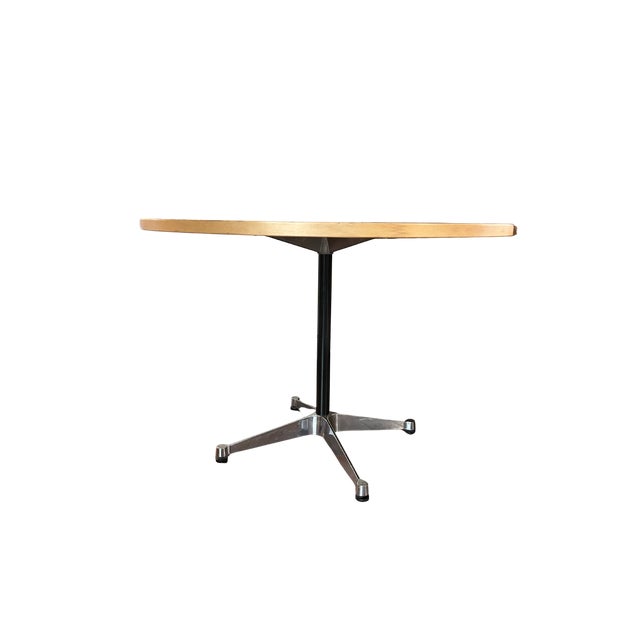 Mid-Century Modern Eames Round Table by Charles & Ray Eames for Herman Miller – Mid-Century Modern Bistro Table With Contract Base For Sale - Image 3 of 12