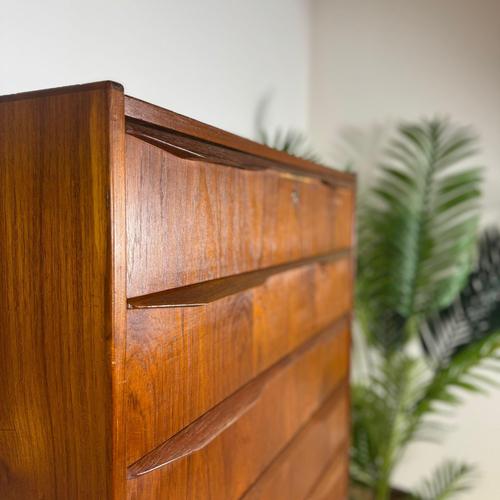 Mid-Century Danish Eight-Drawer Tallboy in Teak For Sale - Image 4 of 9