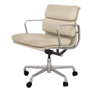 Eames Soft Pad Management Chair, Stow Leather For Sale