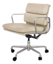 Example of Eames Chairs