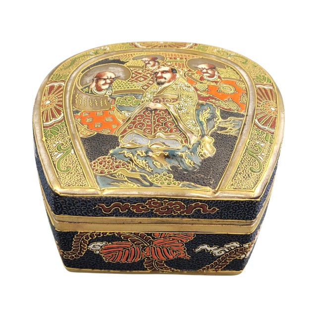 Exceptional Japanese Satsuma Earthenware Box by Tōshōzan For Sale - Image 12 of 13
