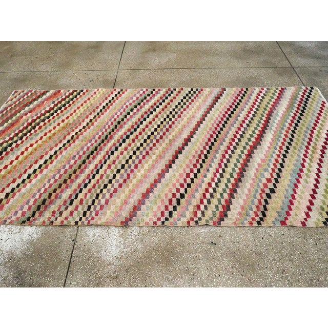 Galerie Shabab Collection Mid-20th Century Turkish Anatolian Accent Rug For Sale In New York - Image 6 of 10