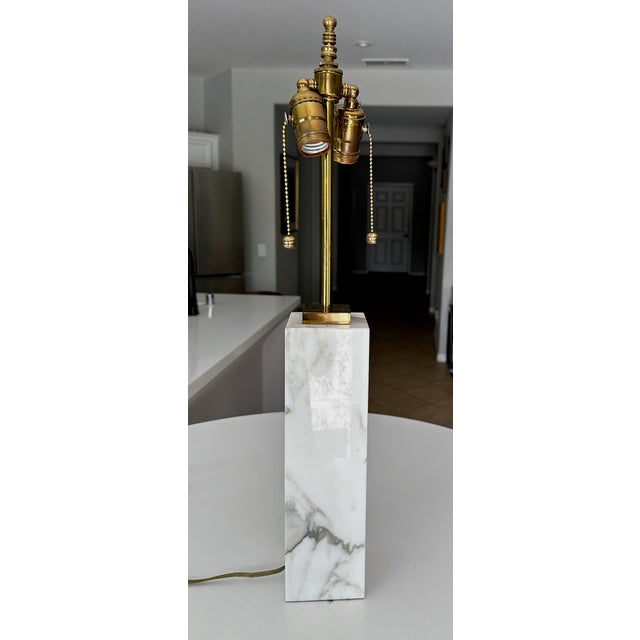 1960s Single t.h. Robsjohn-Gibbings for Hansen Table Lamp White Marble & Brass For Sale In Palm Springs - Image 6 of 14