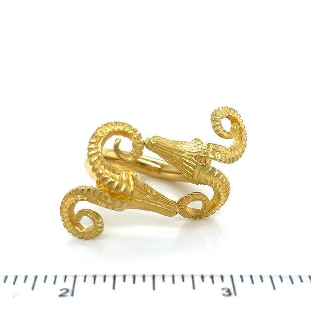 Gold Mid 20th Century 18k Solid Yellow Gold Double Rams Head Band Ring - Size 6 For Sale - Image 8 of 8