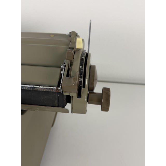 Gray Vintage Italian Everest Typewriter, 1940s For Sale - Image 8 of 14