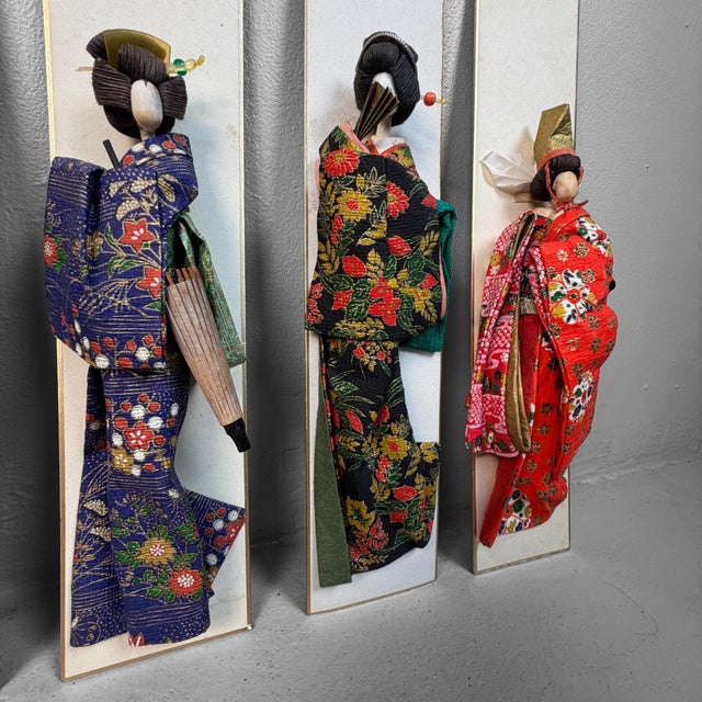 Vintage Japanese Geisha Figures on Shikishi Panels, 1950s, Set of 5 For Sale - Image 4 of 18