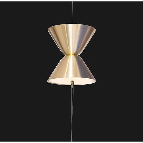 Aureole floor lamp in solid brass and powder coated steel by moss objects. Dimensions: w 23 x d 23 x h 140 cm. Materials:...