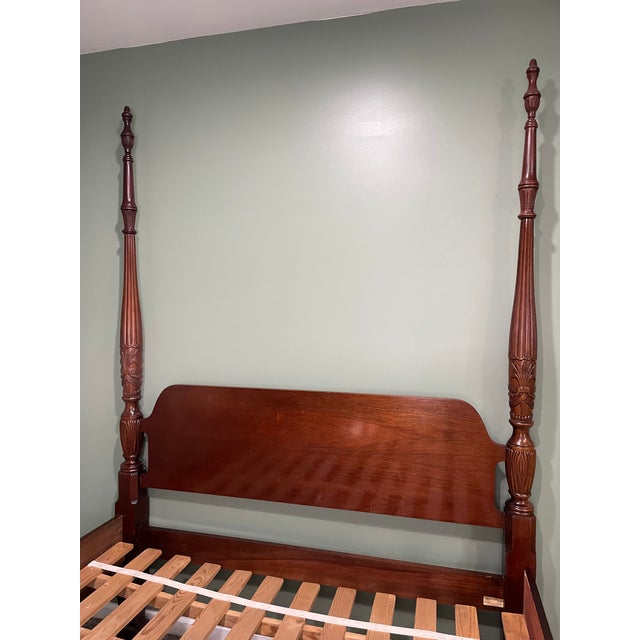 Late 20th Century Vintage Thomasville Mahogany Collection Queen Size Rice-Post Bed For Sale - Image 5 of 17