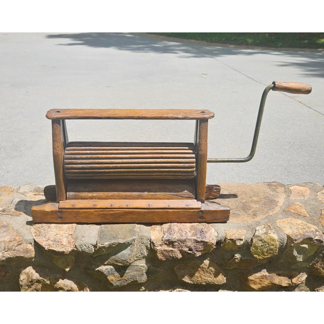 Antique 19th Century Wooden Hand Cranked, "Mother Hubbard" Clothes Wringer For Sale - Image 4 of 11