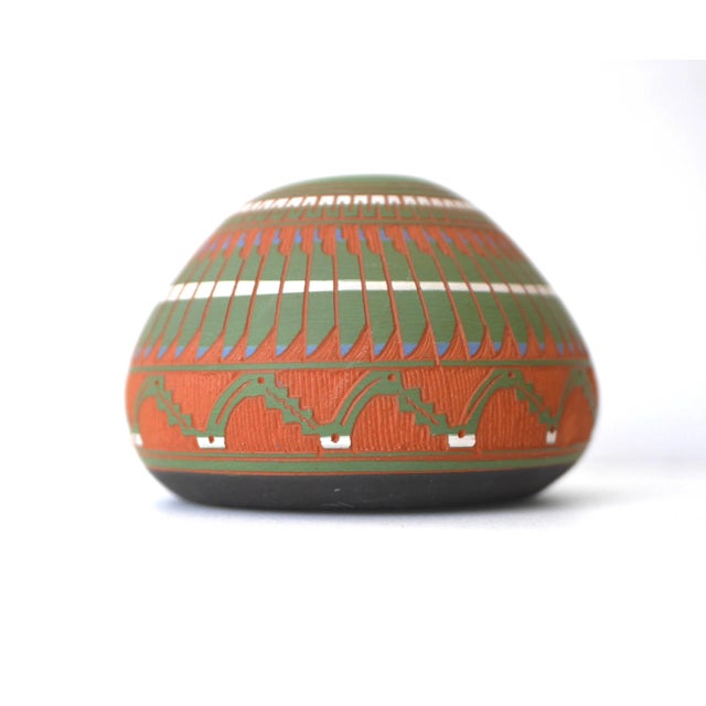 Ivory Vintage Navajo Pottery Ceramic Vase with Glazing from Tanya & Garrett Bennett, 1970s For Sale - Image 8 of 10