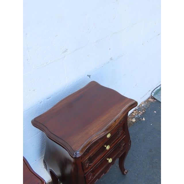 French Bombay Serpentine Nightstands Bedside Tables a Pair 6653 For Sale - Image 11 of 18