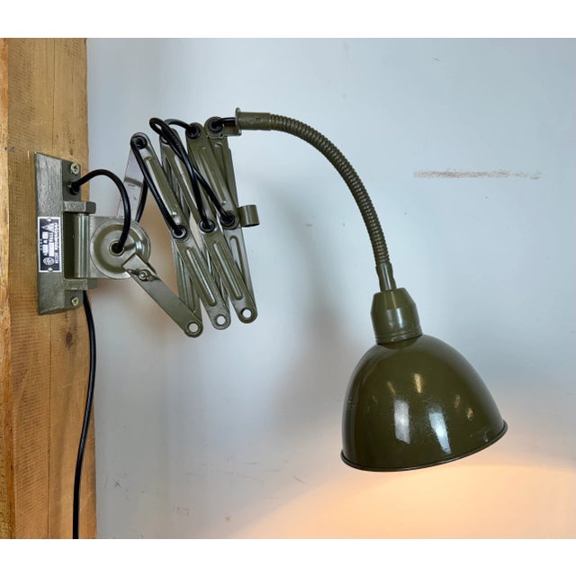 Industrial Green Military Gooseneck Scissor Wall Lamp from Elektroinstala, 1960s For Sale - Image 17 of 18