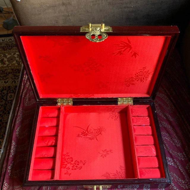 Late 20th Century Vintage Asian Wood Jewelry Box With Mother of Pearl Design For Sale - Image 9 of 13
