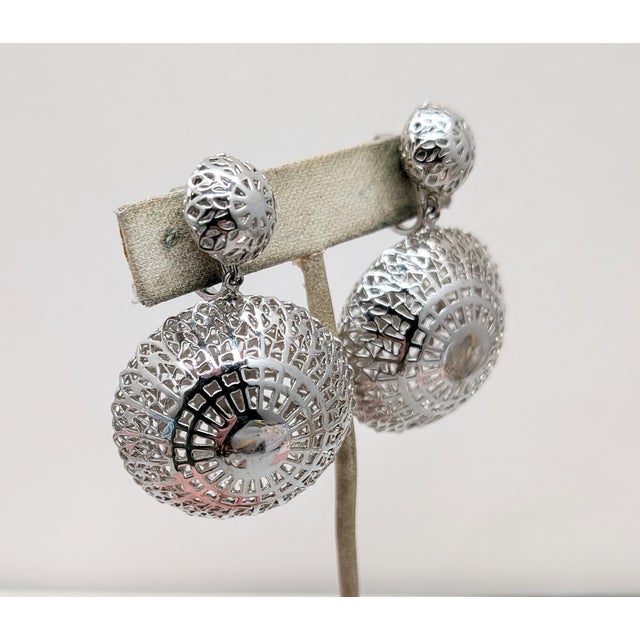 1950s Vintage 1955 Signed Crown Trifari "Mandalay" Rhodium Plated Filigree Drop Clip Earrings-2 Pieces For Sale - Image 5 of 11