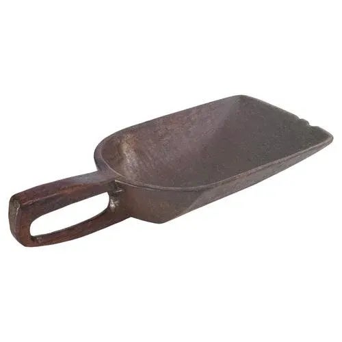 Hand-Carved Brown Grain Shovel, England, 19th Century For Sale - Image 4 of 9