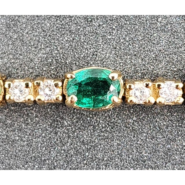 7.70 Ct Natural Emerald & Diamond Tennis Bracelet For Sale - Image 4 of 9