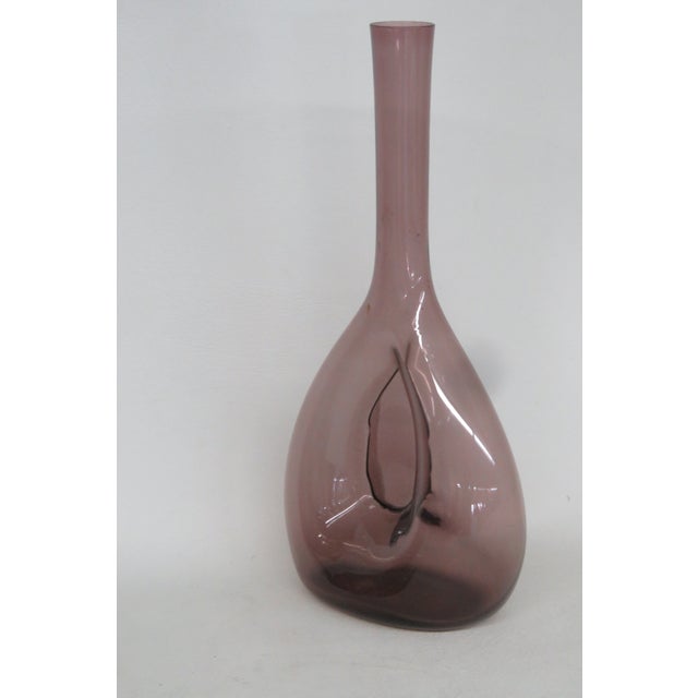 Purple Pinched Bulb Vase Made in Sweden Mid Century Modern Sculpted Glass 4745b For Sale - Image 9 of 17