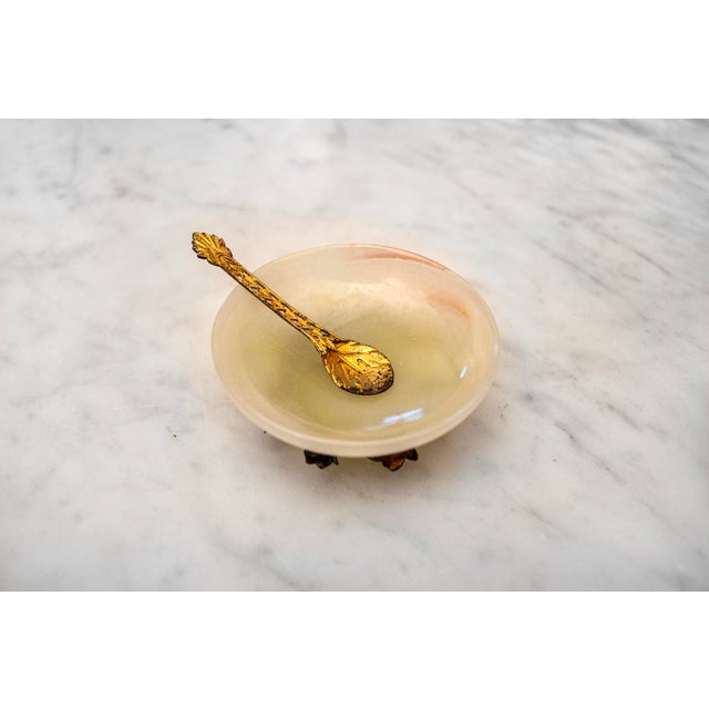 Mid-Century Modern Vintage Jade Salt Shakers with Gold Metal Base by Angeletti Roma, 1950s, Set of 2 For Sale - Image 3 of 5