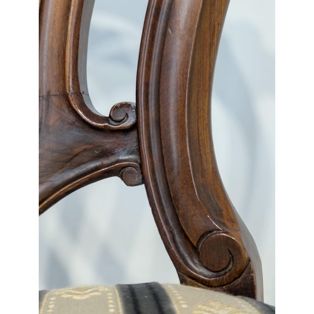 Louis Philippe Medallion Chair in Walnut Wood, 1960 For Sale - Image 12 of 16