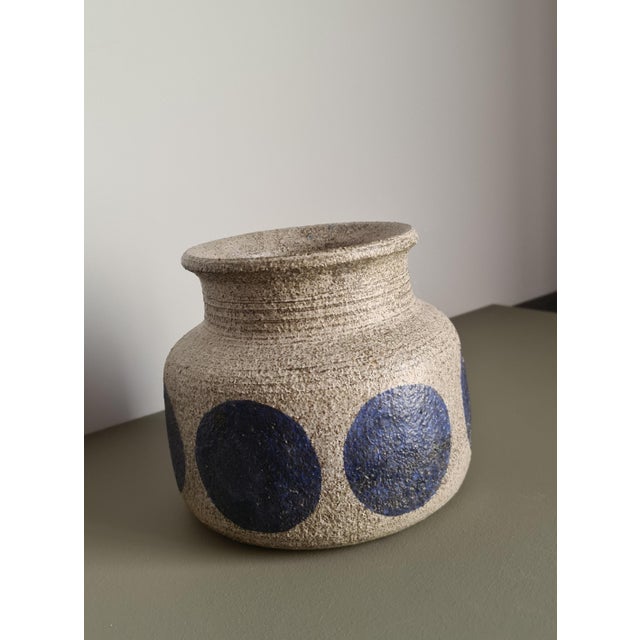 Mid-Century Modern Stoneware Vase with Cobalt Blue Polka Dots, 1960 For Sale - Image 4 of 10