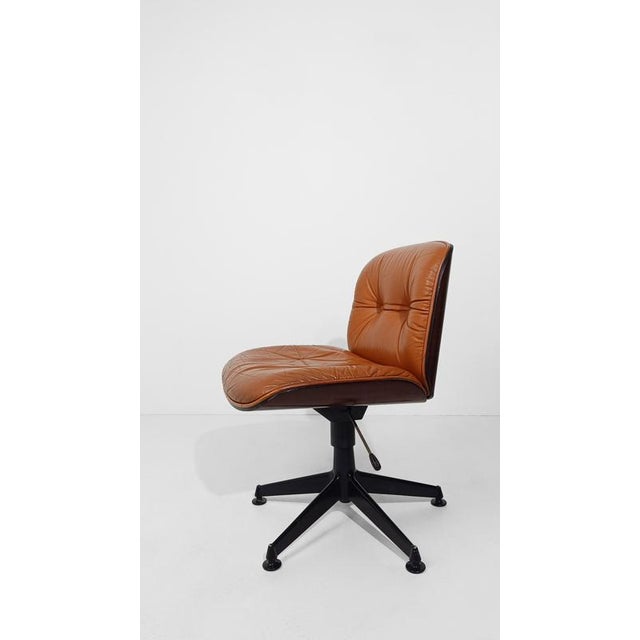 Cognac Leather and Rosewood Desk Chair attributed to Ico Parisi for MiM Roma, Italy, 1960s For Sale - Image 17 of 18