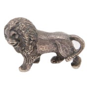 Miniature Lion in Silver with Micro Reliefs For Sale