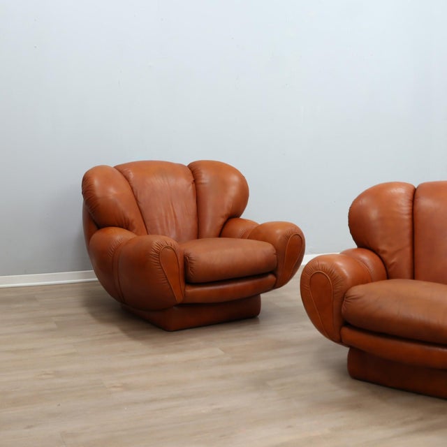 Large Italian Organic Leather Clamshell Lounge Chairs, 1970s, Set of 2 For Sale - Image 6 of 15