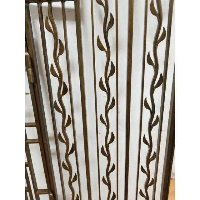 Art Deco Wrought Iron & Brass Three-Panel Gates – French Modernist Style – C. 1930 For Sale In New York - Image 6 of 11