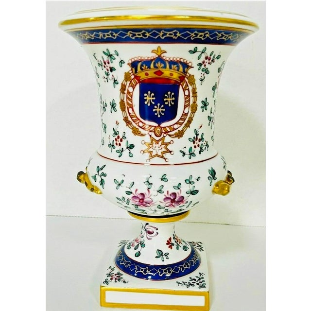 French Porcelain Royal Bourbon Armorial Urn With Gilt Handles & Fleurs-De-Lis For Sale - Image 10 of 18