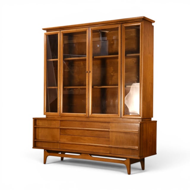 Mid-Century Modern Young Manufacturing Concave Vintage Mid Century Modern China Cabinet C. 1960s, Attributed For Sale - Image 3 of 13