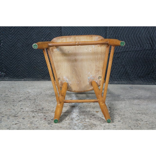 2 Antique 19th Century Colonial Windsor Thumb Back Maple Side End Chairs Pair For Sale - Image 16 of 18