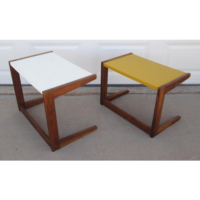 Mid-Century Modern Set of 2 Mid Century Modern Nesting Tables Jens Risom Style For Sale - Image 3 of 7