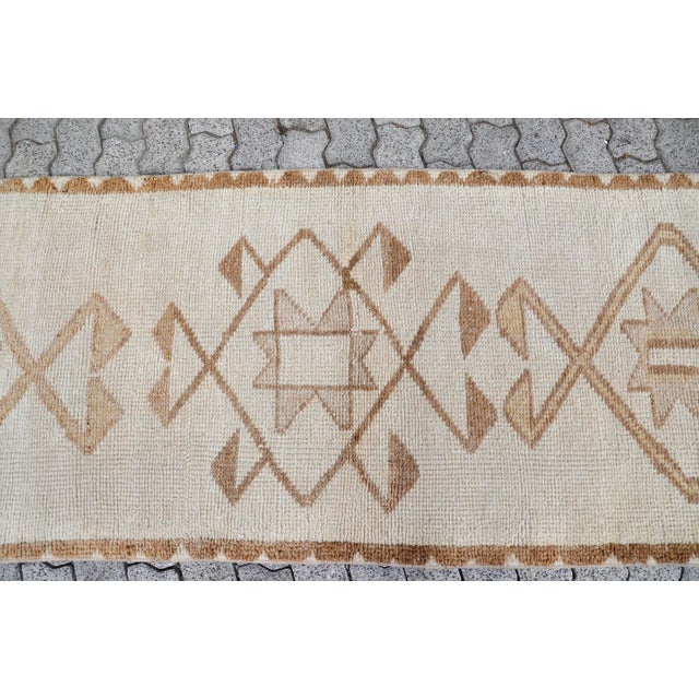 Anatolian Oushak Bohemian Rug For Sale - Image 6 of 11