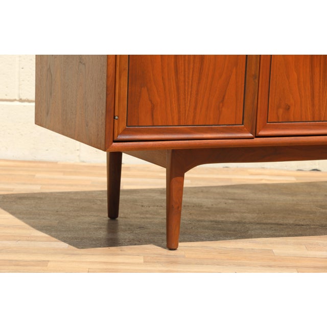 Wood Kipp Stewart & Stewart MacDougall for Drexel Declaration Mid-Century Walnut Dresser | 10 Drawers | Circa 1950s For Sale - Image 7 of 18