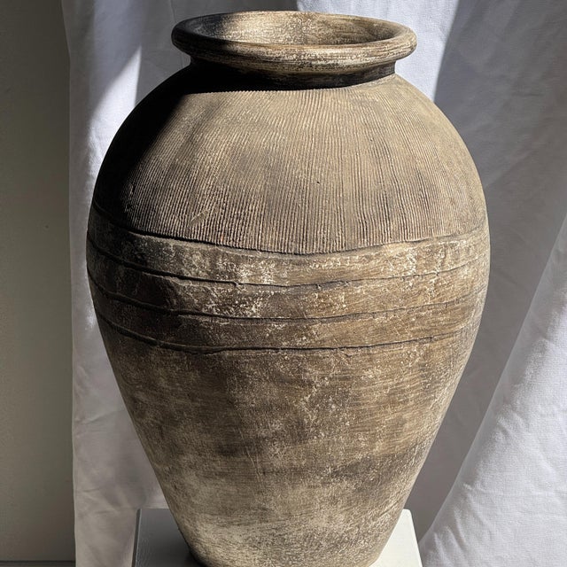 Large Antique Grey Indonesian Pot with Rings and Striations, 1960s For Sale - Image 4 of 8