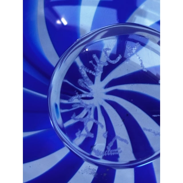 1990s Vintage Johnathon Schmuck Signed Cobalt Blue Swirl Art Glass 94 Lid For Sale - Image 5 of 14