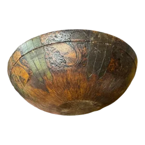 Vintage Folk Art Wooden Bowl Pyrography Decoration & Engraved Squirrels