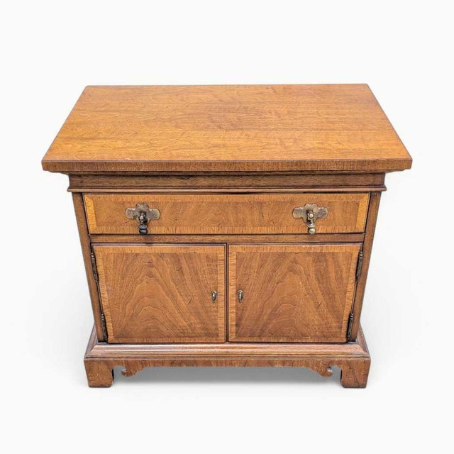 Pair of Thomasville Mid-Century Wood Nightstands For Sale - Image 4 of 18