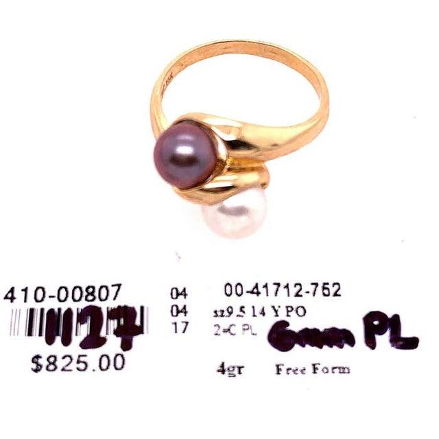 14 Karat Yellow Gold White and Black Cultured Pearl Free Form Ring, Size 9.5 For Sale In New York - Image 6 of 8