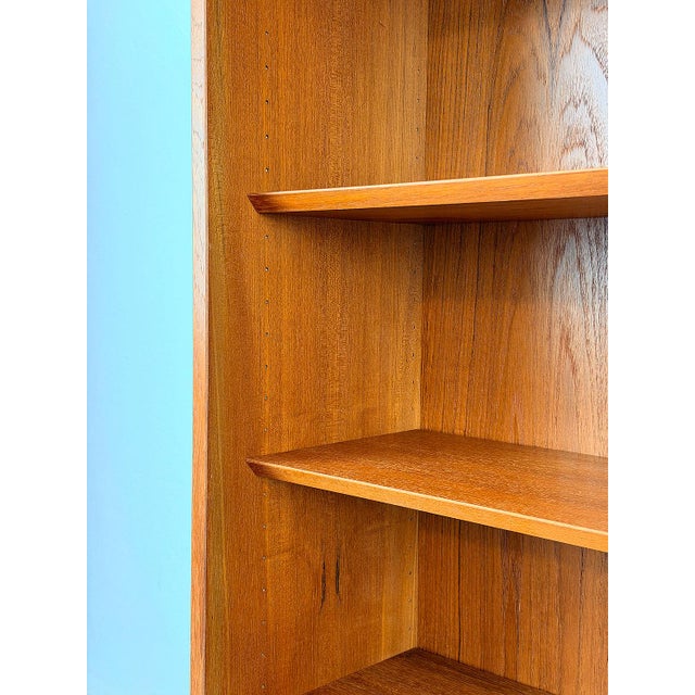 Danish Teak Cabinet with Glass Doors by Carlo Jensen for Hundevad & Co, 1960s For Sale - Image 12 of 18