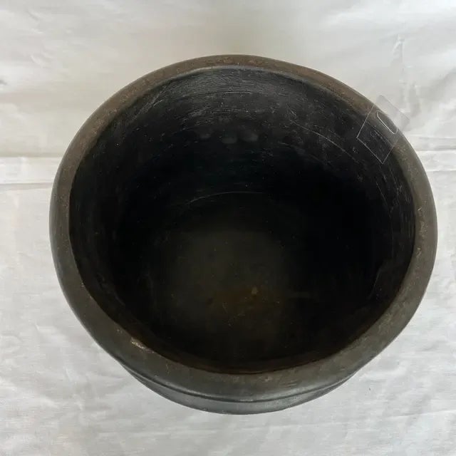 Mexican 1990s Hand-Painted Black Clay Pot/Vase Featuring Cracked Design For Sale - Image 3 of 9