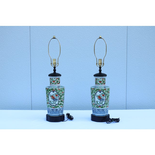 1950s Chinese Floral Porcelain Table Lamps 19th-Century Famille Verte Style, a Pair For Sale - Image 10 of 18