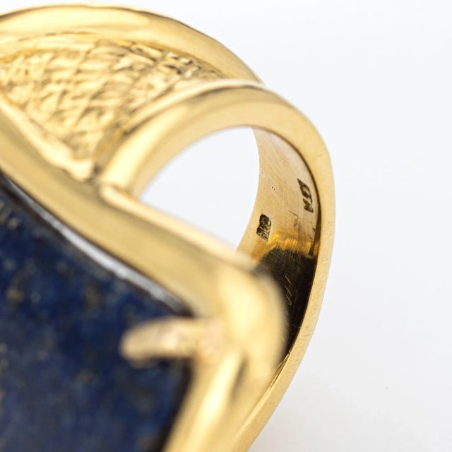 Metal Mid 20th Century Huge Lapis Lazuli Ring Vintage 18k Yellow Gold Cocktail size 5 For Sale - Image 7 of 7