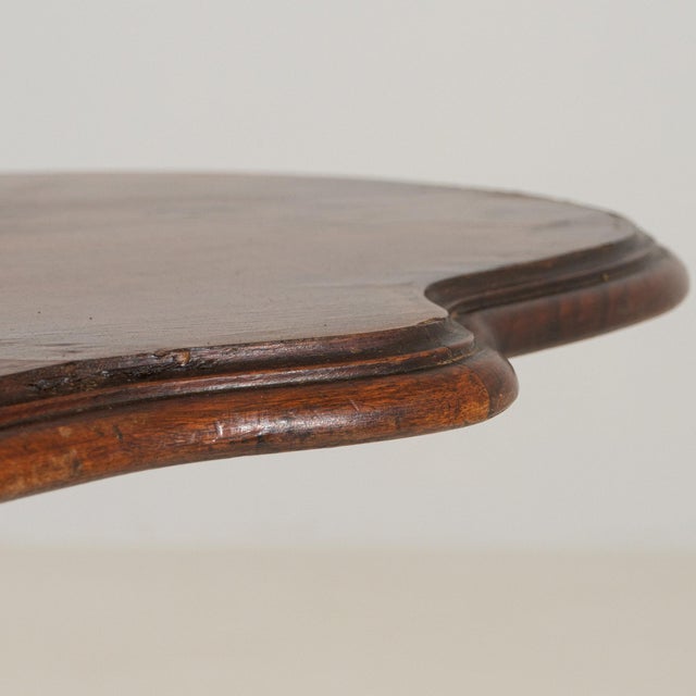 1880-1889 United Kingdom Rich Mahogany Tilt-Top Pedestal Table For Sale - Image 9 of 11