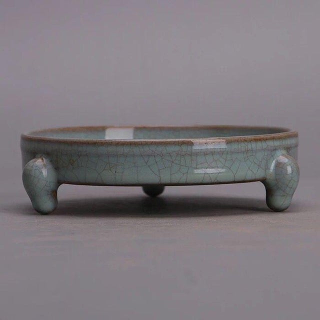 This is a unique and collectable Chinese Ru Kiln Ice Cracking Glazing Celadon Porcelain Plate