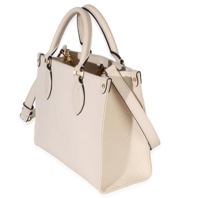 This bag says it all. The Onthego bag from Louis Vuitton is designed for busy lifestyles. Topped with two Toron handles...