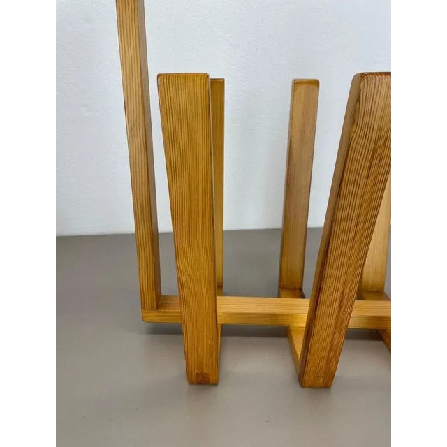 Wood Cubic Brutalist Pine Wood Magazine Holder in the style of Chapo Perriand, France, 1970s For Sale - Image 7 of 18