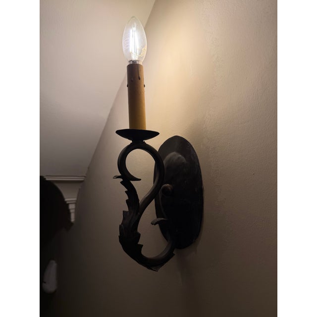 French 1990s Single Iron Sconce With Leaf Motif For Sale - Image 3 of 3