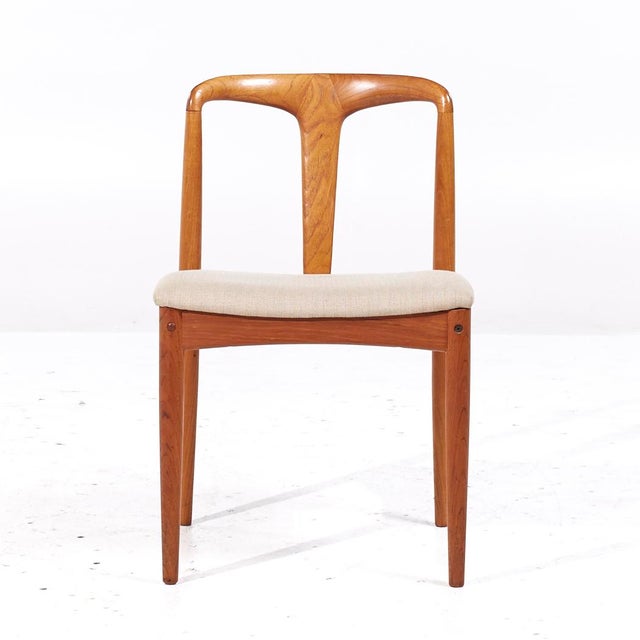 Mid 20th Century Johannes Andersen for Uldum Mobelfabrik Mid Century Teak Juliane Chairs – Set of 6 For Sale - Image 5 of 11