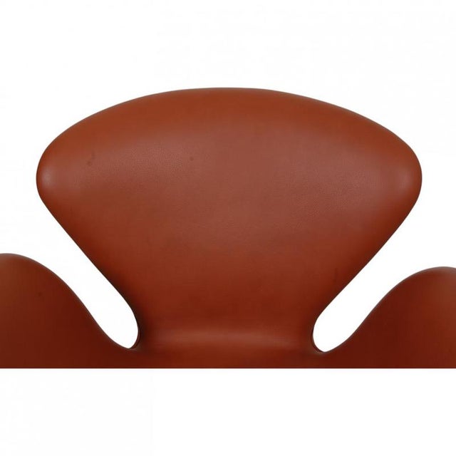 Swan Chair in Cognac Aura Leather by Arne Jacobsen, 2000s For Sale - Image 13 of 18